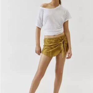 Kimchi Blue
Kimchi Blue Cassia Mirco Mini Sarong Skort NWOT SZ LARGE super CUTE